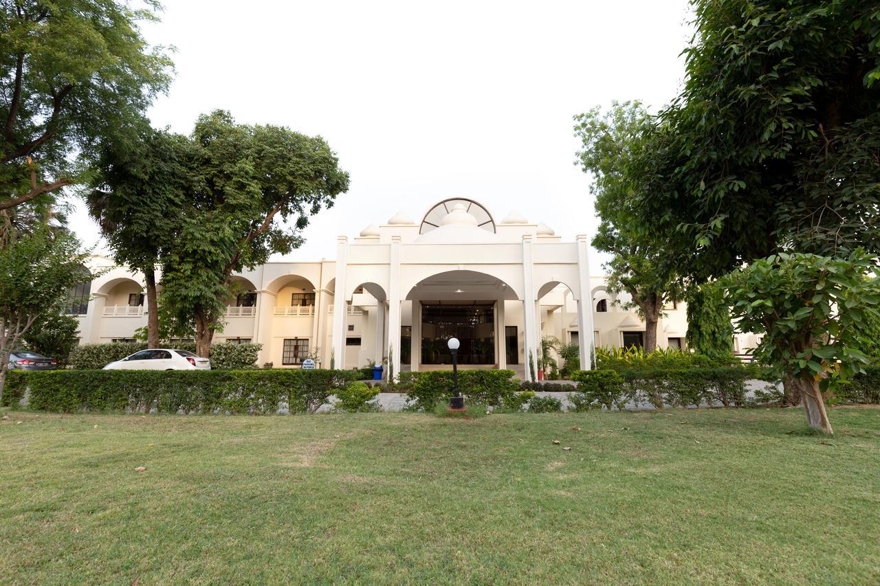 Mint Bundela Resort Κχατζουράχο Εξωτερικό φωτογραφία